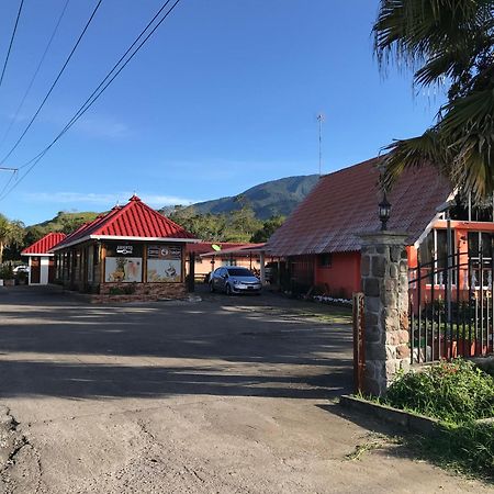 Nueva California Cabanas Mountain River Lake Inn מראה חיצוני תמונה