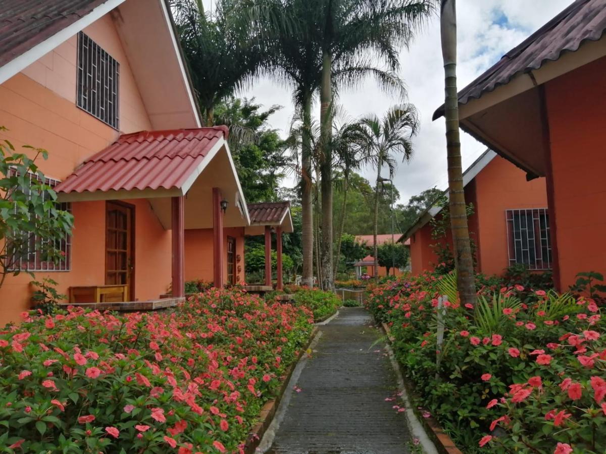 Nueva California Cabanas Mountain River Lake Inn מראה חיצוני תמונה