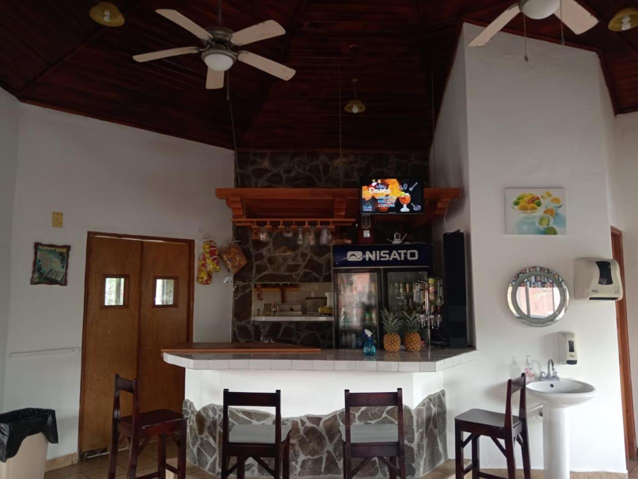 Nueva California Cabanas Mountain River Lake Inn מראה חיצוני תמונה