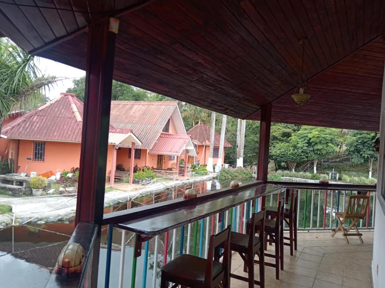 Nueva California Cabanas Mountain River Lake Inn מראה חיצוני תמונה