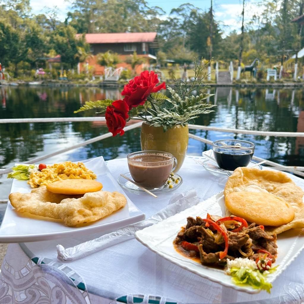 Nueva California Cabanas Mountain River Lake Inn מראה חיצוני תמונה