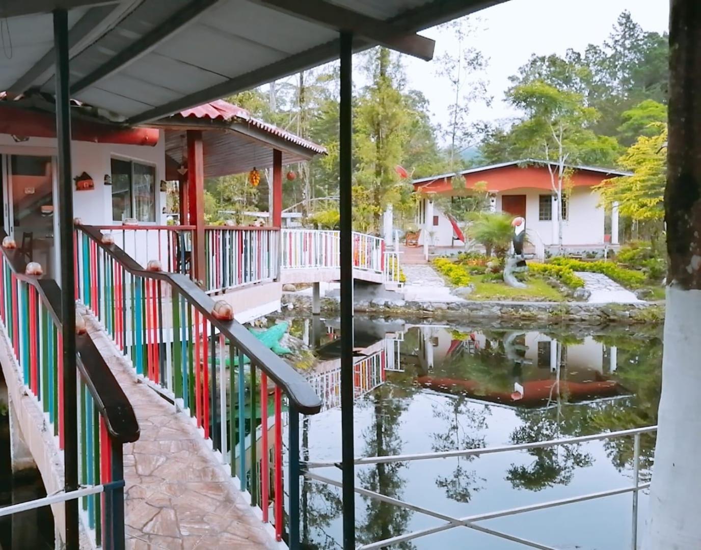 Nueva California Cabanas Mountain River Lake Inn מראה חיצוני תמונה