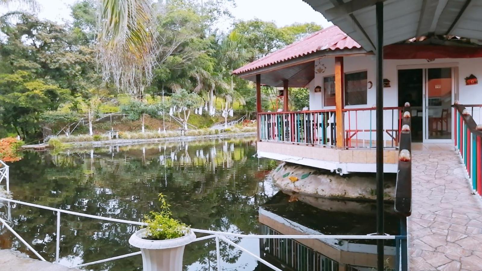 Nueva California Cabanas Mountain River Lake Inn מראה חיצוני תמונה